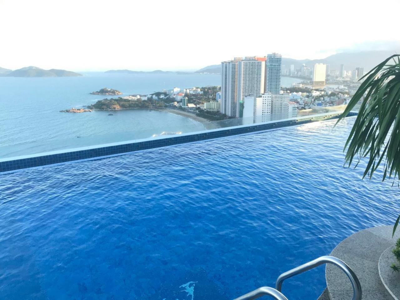 Beachfront Scenia Bay Apartment Nha Trang Room photo